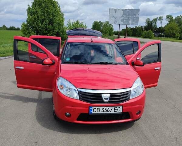 Красный Дачия Сандеро, объемом двигателя 1.39 л и пробегом 157 тыс. км за 4750 $, фото 2 на Automoto.ua