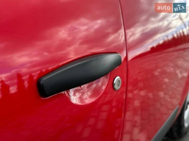 Дачія Sandero 2009 у Луцьку на Automoto.ua Червоний Дачія Sandero, об'ємом двигуна 1.4 л та пробігом 212 тис. км за 3950 $, фото 7 на Automoto.ua