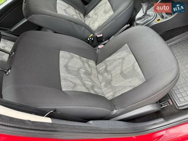 Красный Дачия Сандеро, объемом двигателя 1.39 л и пробегом 164 тыс. км за 4100 $, фото 3 на Automoto.ua