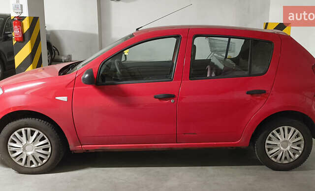 Красный Дачия Сандеро, объемом двигателя 1.4 л и пробегом 115 тыс. км за 3500 $, фото 2 на Automoto.ua