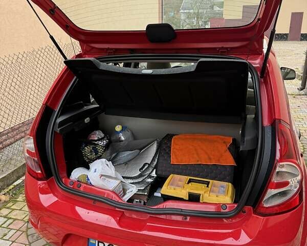 Червоний Дачія Sandero, об'ємом двигуна 1.4 л та пробігом 131 тис. км за 4000 $, фото 14 на Automoto.ua