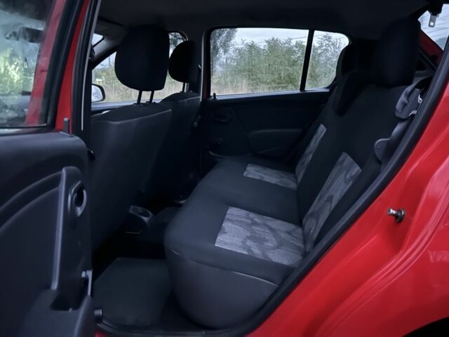 Червоний Дачія Sandero, об'ємом двигуна 1.1 л та пробігом 174 тис. км за 2999 $, фото 12 на Automoto.ua