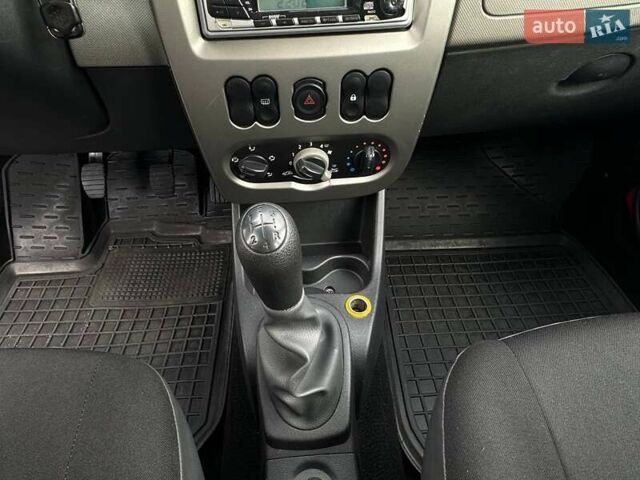 Дачія Sandero 2009 у Луцьку на Automoto.ua Червоний Дачія Sandero, об'ємом двигуна 1.4 л та пробігом 212 тис. км за 3950 $, фото 18 на Automoto.ua