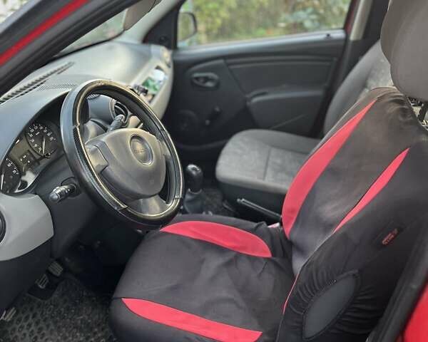 Червоний Дачія Sandero, об'ємом двигуна 1.4 л та пробігом 260 тис. км за 3200 $, фото 5 на Automoto.ua