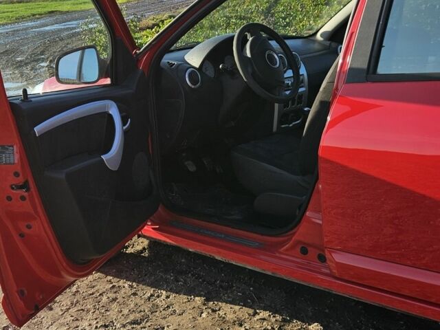 Червоний Дачія Sandero, об'ємом двигуна 1.4 л та пробігом 206 тис. км за 4300 $, фото 2 на Automoto.ua