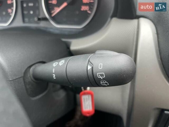 Красный Дачия Сандеро, объемом двигателя 1.2 л и пробегом 205 тыс. км за 4800 $, фото 15 на Automoto.ua