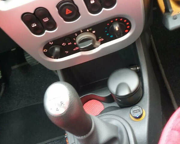 Червоний Дачія Sandero, об'ємом двигуна 1.4 л та пробігом 140 тис. км за 6150 $, фото 20 на Automoto.ua