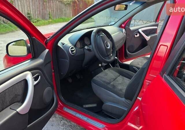 Красный Дачия Сандеро, объемом двигателя 1.4 л и пробегом 176 тыс. км за 5500 $, фото 3 на Automoto.ua