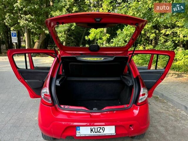 Красный Дачия Сандеро, объемом двигателя 1.39 л и пробегом 160 тыс. км за 3650 $, фото 12 на Automoto.ua