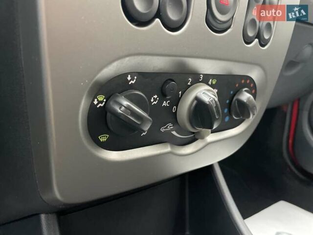 Красный Дачия Сандеро, объемом двигателя 1.2 л и пробегом 205 тыс. км за 4800 $, фото 18 на Automoto.ua