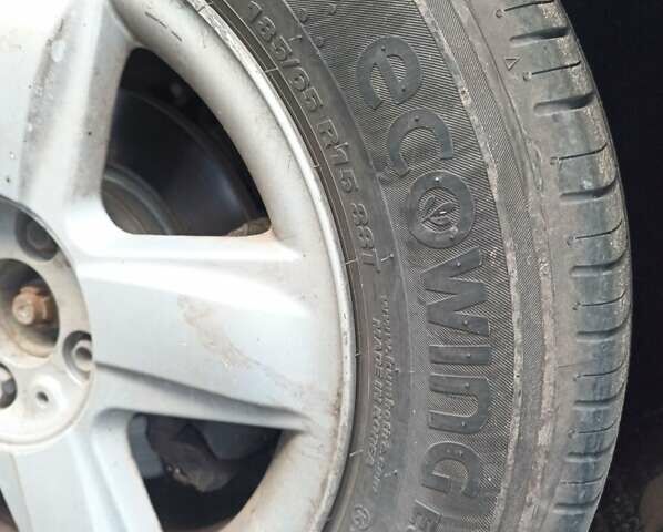 Красный Дачия Сандеро, объемом двигателя 1.39 л и пробегом 192 тыс. км за 3999 $, фото 2 на Automoto.ua