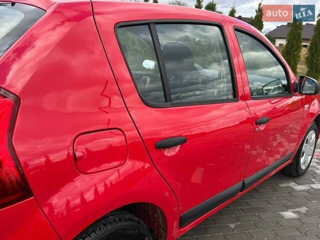 Дачія Sandero 2009 у Луцьку на Automoto.ua Червоний Дачія Sandero, об'ємом двигуна 1.4 л та пробігом 212 тис. км за 3950 $, фото 2 на Automoto.ua