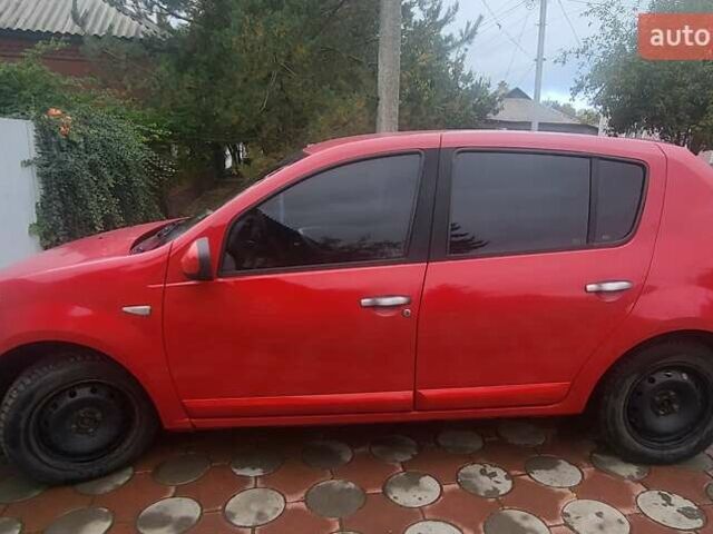 Дачія Sandero 2009 у Александрие на Automoto.ua Червоний Дачія Sandero, об'ємом двигуна 1.39 л та пробігом 230 тис. км за 4200 $, фото 1 на Automoto.ua