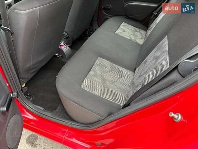 Красный Дачия Сандеро, объемом двигателя 1.39 л и пробегом 164 тыс. км за 4100 $, фото 11 на Automoto.ua