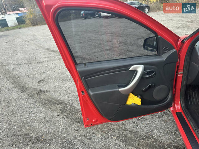 Красный Дачия Сандеро, объемом двигателя 1.39 л и пробегом 175 тыс. км за 4400 $, фото 23 на Automoto.ua