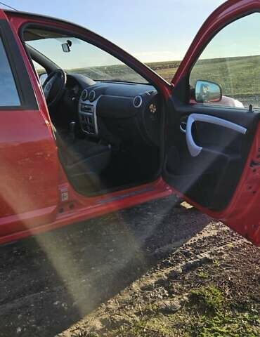 Красный Дачия Сандеро, объемом двигателя 1.4 л и пробегом 206 тыс. км за 4300 $, фото 6 на Automoto.ua