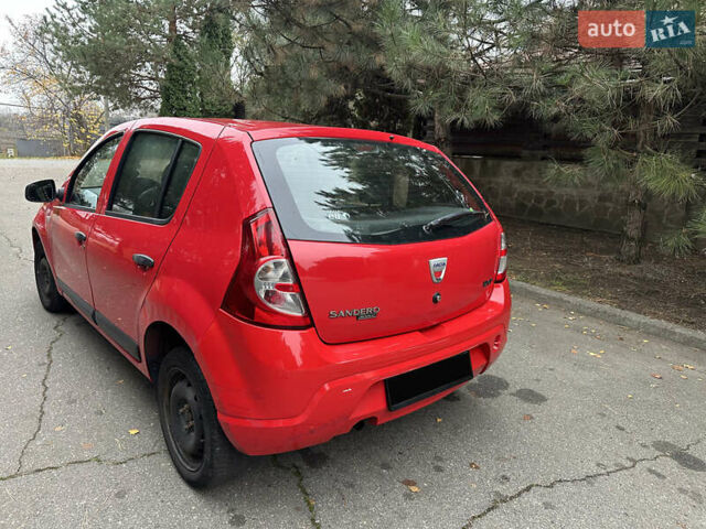 Красный Дачия Сандеро, объемом двигателя 1.15 л и пробегом 196 тыс. км за 3950 $, фото 1 на Automoto.ua