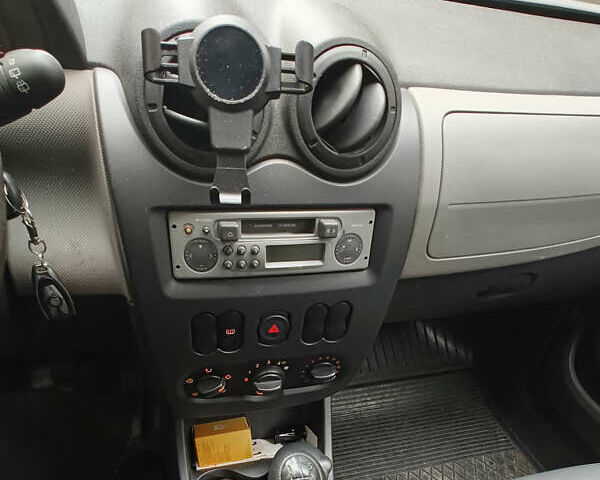 Красный Дачия Сандеро, объемом двигателя 1.4 л и пробегом 115 тыс. км за 3500 $, фото 10 на Automoto.ua