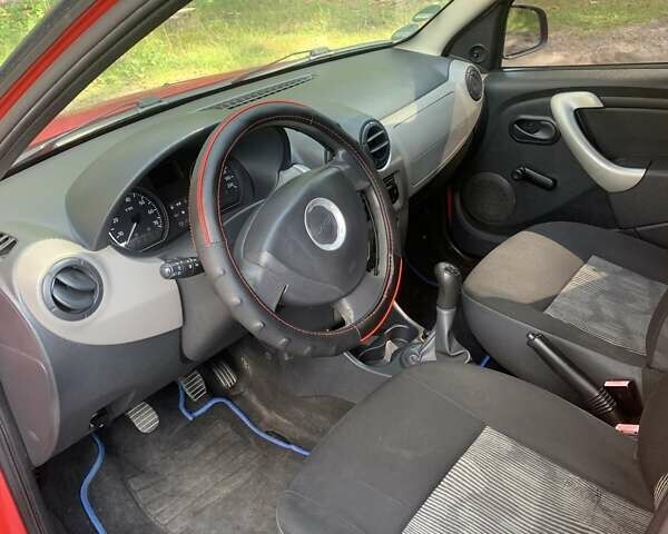 Червоний Дачія Sandero, об'ємом двигуна 1.39 л та пробігом 181 тис. км за 3999 $, фото 1 на Automoto.ua