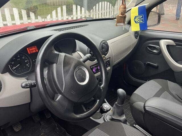 Красный Дачия Сандеро, объемом двигателя 1.4 л и пробегом 155 тыс. км за 4000 $, фото 4 на Automoto.ua