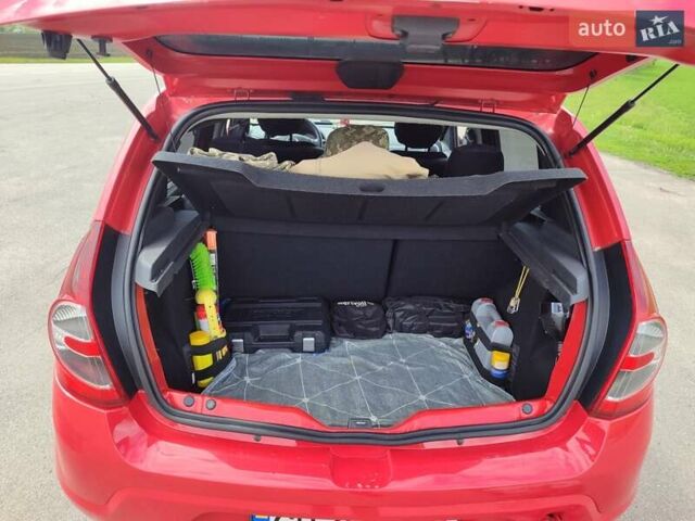 Красный Дачия Сандеро, объемом двигателя 1.39 л и пробегом 157 тыс. км за 4750 $, фото 11 на Automoto.ua