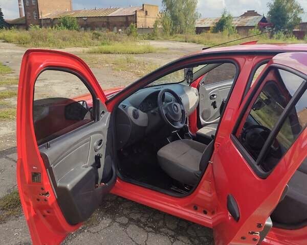 Красный Дачия Сандеро, объемом двигателя 1.4 л и пробегом 235 тыс. км за 4500 $, фото 8 на Automoto.ua