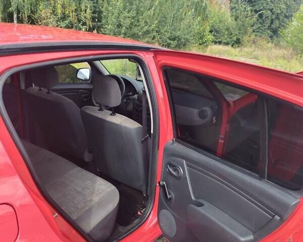 Красный Дачия Сандеро, объемом двигателя 1.4 л и пробегом 235 тыс. км за 4500 $, фото 3 на Automoto.ua