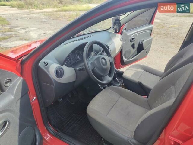 Красный Дачия Сандеро, объемом двигателя 1.4 л и пробегом 235 тыс. км за 4500 $, фото 1 на Automoto.ua