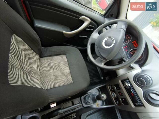 Красный Дачия Сандеро, объемом двигателя 1.39 л и пробегом 192 тыс. км за 3999 $, фото 16 на Automoto.ua