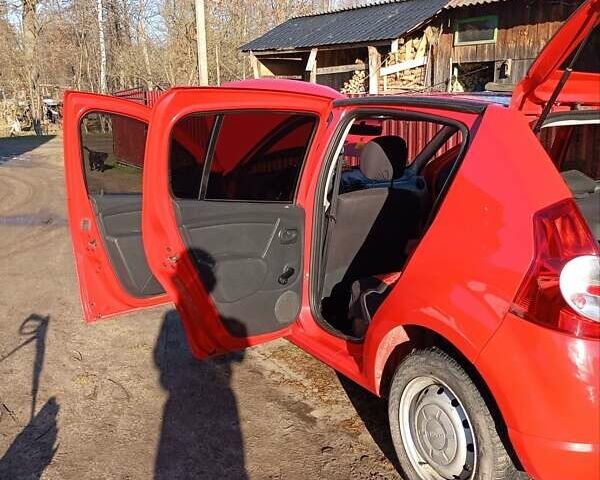 Червоний Дачія Sandero, об'ємом двигуна 1.4 л та пробігом 109 тис. км за 4000 $, фото 5 на Automoto.ua
