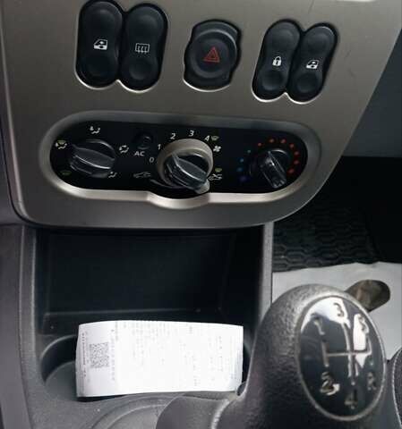 Красный Дачия Сандеро, объемом двигателя 1.15 л и пробегом 115 тыс. км за 4500 $, фото 8 на Automoto.ua