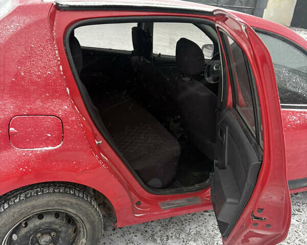 Червоний Дачія Sandero, об'ємом двигуна 1.4 л та пробігом 220 тис. км за 3200 $, фото 10 на Automoto.ua