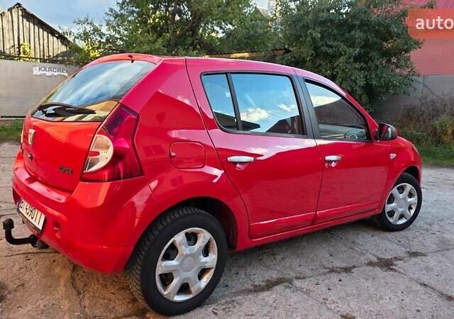 Красный Дачия Сандеро, объемом двигателя 1.4 л и пробегом 176 тыс. км за 5500 $, фото 2 на Automoto.ua