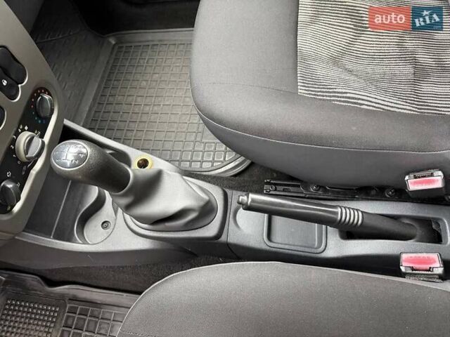 Красный Дачия Сандеро, объемом двигателя 1.39 л и пробегом 164 тыс. км за 4100 $, фото 9 на Automoto.ua