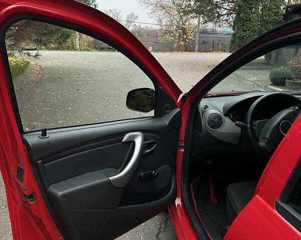 Красный Дачия Сандеро, объемом двигателя 1.15 л и пробегом 196 тыс. км за 3950 $, фото 7 на Automoto.ua