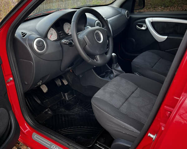 Красный Дачия Сандеро, объемом двигателя 1.4 л и пробегом 152 тыс. км за 4500 $, фото 14 на Automoto.ua