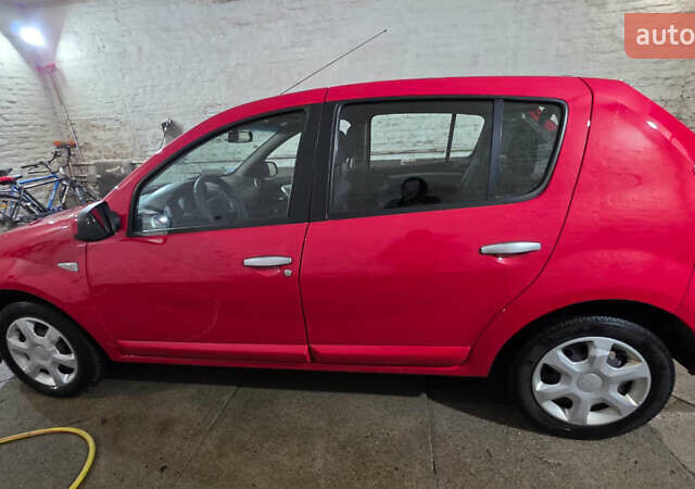 Красный Дачия Сандеро, объемом двигателя 1.39 л и пробегом 176 тыс. км за 5500 $, фото 8 на Automoto.ua