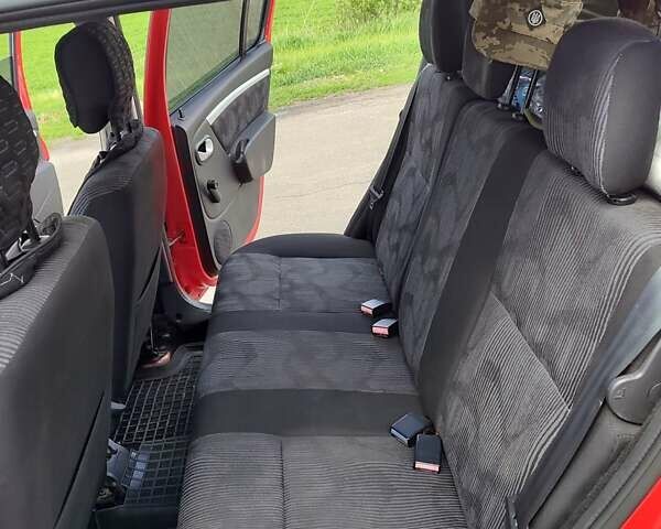 Красный Дачия Сандеро, объемом двигателя 1.39 л и пробегом 157 тыс. км за 4750 $, фото 9 на Automoto.ua