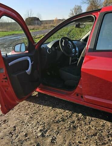 Красный Дачия Сандеро, объемом двигателя 1.4 л и пробегом 206 тыс. км за 4300 $, фото 7 на Automoto.ua