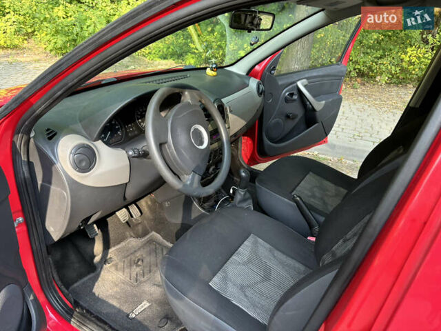 Красный Дачия Сандеро, объемом двигателя 1.39 л и пробегом 160 тыс. км за 3650 $, фото 9 на Automoto.ua