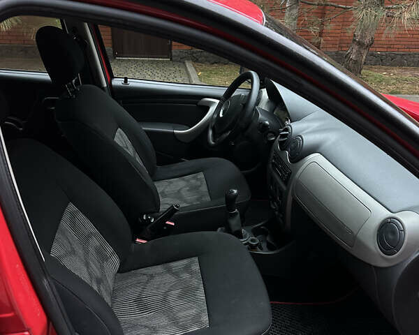 Красный Дачия Сандеро, объемом двигателя 1.15 л и пробегом 196 тыс. км за 3950 $, фото 3 на Automoto.ua