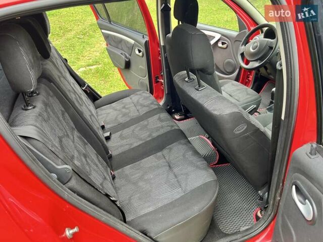 Красный Дачия Сандеро, объемом двигателя 1.4 л и пробегом 175 тыс. км за 3650 $, фото 11 на Automoto.ua