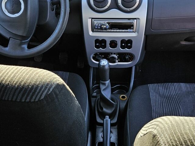 Червоний Дачія Sandero, об'ємом двигуна 1.4 л та пробігом 206 тис. км за 4300 $, фото 6 на Automoto.ua