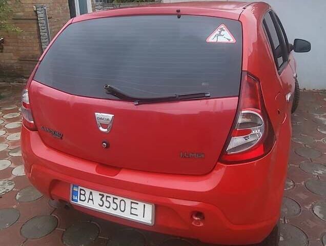 Дачія Sandero 2009 у Александрие на Automoto.ua Червоний Дачія Sandero, об'ємом двигуна 1.39 л та пробігом 230 тис. км за 4200 $, фото 2 на Automoto.ua