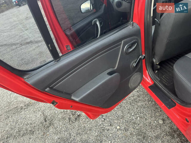 Красный Дачия Сандеро, объемом двигателя 1.39 л и пробегом 175 тыс. км за 4400 $, фото 21 на Automoto.ua