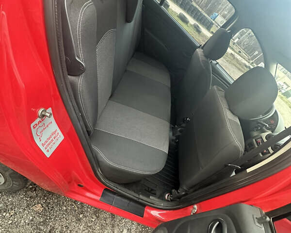 Красный Дачия Сандеро, объемом двигателя 1.39 л и пробегом 175 тыс. км за 4400 $, фото 17 на Automoto.ua