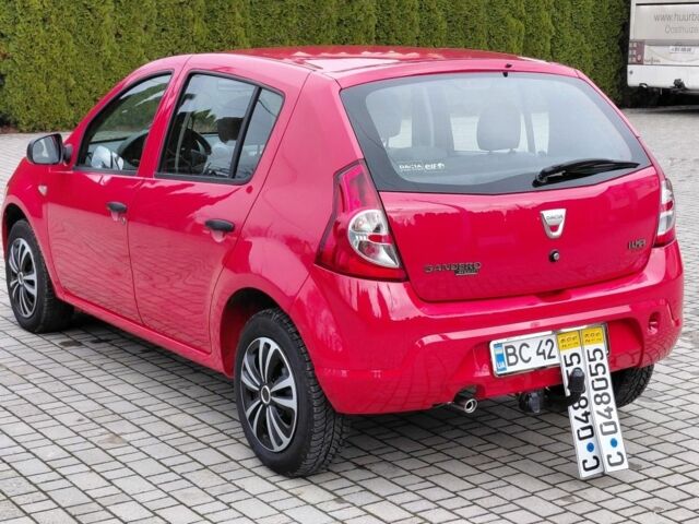 Червоний Дачія Sandero, об'ємом двигуна 1.4 л та пробігом 103 тис. км за 4499 $, фото 4 на Automoto.ua