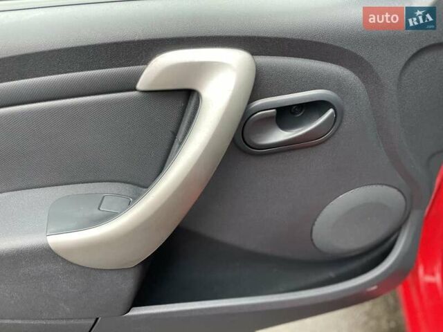 Красный Дачия Сандеро, объемом двигателя 1.2 л и пробегом 205 тыс. км за 4800 $, фото 9 на Automoto.ua