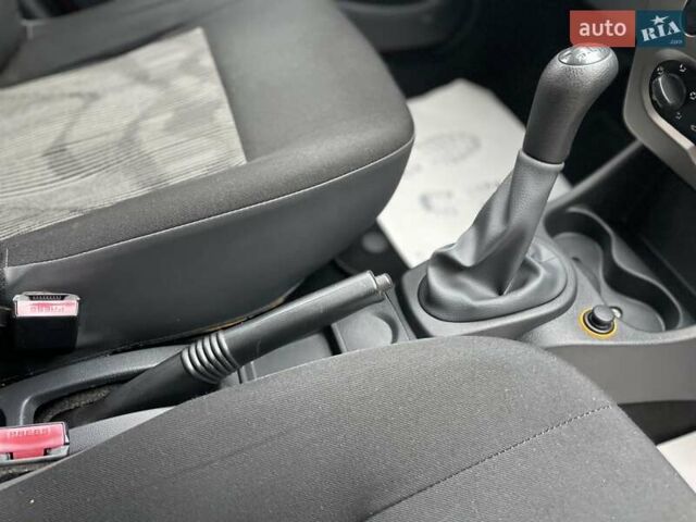 Красный Дачия Сандеро, объемом двигателя 1.2 л и пробегом 205 тыс. км за 4800 $, фото 38 на Automoto.ua