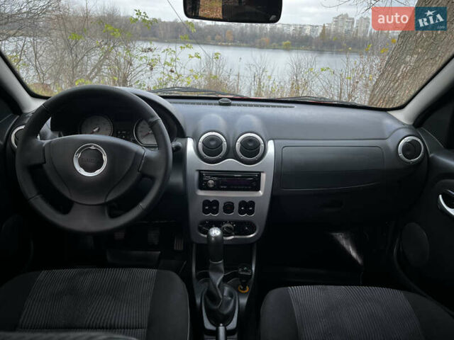 Красный Дачия Сандеро, объемом двигателя 1.4 л и пробегом 152 тыс. км за 4500 $, фото 15 на Automoto.ua